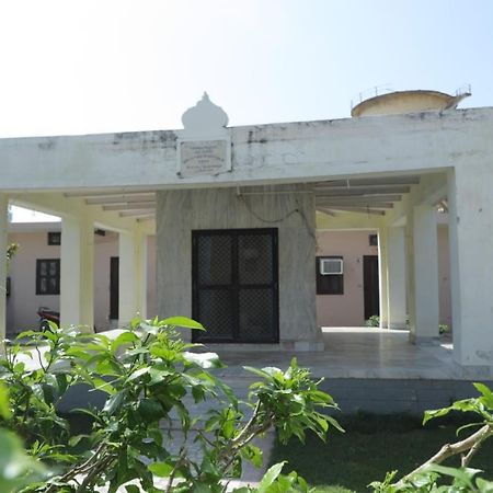 Radha Madhav Ashram วรินดาวัน ภายนอก รูปภาพ