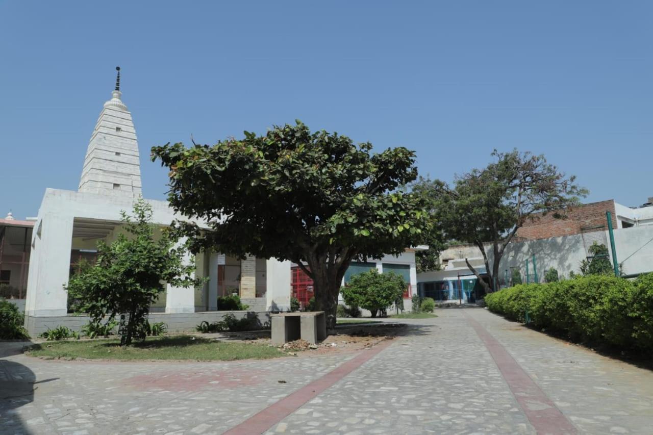 Radha Madhav Ashram วรินดาวัน ภายนอก รูปภาพ