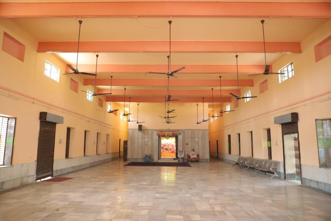 Radha Madhav Ashram วรินดาวัน ภายนอก รูปภาพ